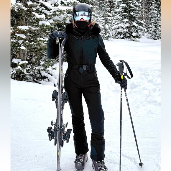 Jackets & Blazers - NWT Women's Black Ski Jacket L Y41